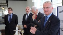 Staatssekretär Dr. Wolfgang Dippel überreicht Förderbescheid