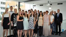 11 OTA-Absolventen feiern ihr Examen