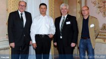 Von links: Hessischer Minister für Soziales und Integration Stefan Grüttner, Ahmet Yilmaz, Bürgermeister Timo Zentgraf und Mehrgenerationenbeauftragter Thorsten Herchenhein
