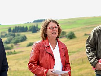 Bernd Woide (CDU), Landrat des Landkreises Fulda, Priska Hinz (Bündnis, 90/ Die Grünen) und orsten Raab, Fachdienstleiter der Hessischen Verwaltungsstelle des Biosphärenreservates Rhön.