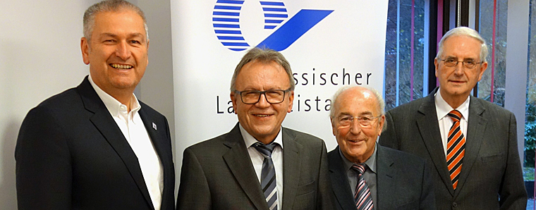 Wolfgang Männer (CDU), Horst Hannich (SPD), dem Ersten Vizepräsidenten Landrat Bernd Woide (CDU) und Präsident Landrat Erich Pipa (SPD). (v.r)