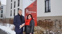 Markus Otto, Geschäftsbereichsleiter Senioren des DRK Fulda, mit Karin Steininger-Manske, Einrichtungsleiterin im Seniorenzentrum St. Lioba