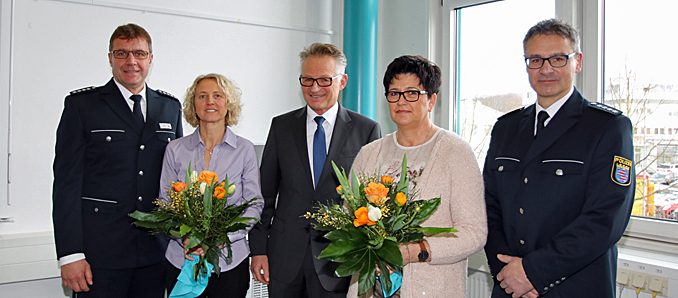 Amtseinführungen zweier neuer Polizeistationsleiter in Bad Hersfeld und Rotenburg. V.l.n.r.: Polizeihauptkommissar Peter und Sonja Heil, Polizeipräsident Günther Voß, Karin Vogel und Polizeihauptkommissar Elmar Vogel