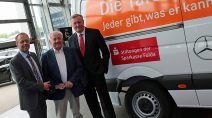 Centerleiter Mercedes-Benz-Autohaus Kunzmann Fulda Lars Busse, Vorstandsvorsitzender der Fuldaer Tafel e. V. Wolfgang Arnold und Vorstandsvorsitzender der Sparkasse Fulda Alois Früchtl