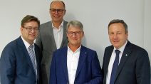 v.l.: Michael Imhof (RC Fulda-Paulustor), Andreas Staubach (RC Fulda) und Prof. Dr. Ulrich Bühler (RC Rhön) mit Prof. Dr. Karim Khakzar, Präsident der Hochschule Fulda.