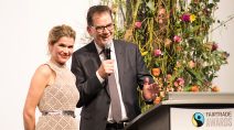 Entwicklungsminister Dr. Gerd Müller und die Moderatorin der Fairtrade Awards Anke Engelke in Berlin.