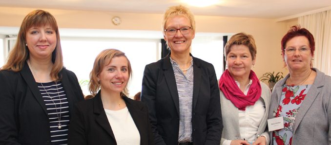 Bildunterschrift: Bei der Tagung im Wiesenhaus (von links): Kristin Rützel, Manuela Bienert, Lorella Liebenau-Strube, Karin Maria Günther und Petra Schütze. Foto: L. Rehnert