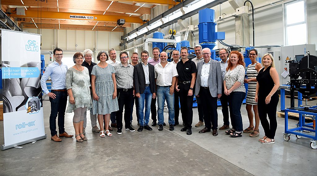 Die Mitglieder des Engineering-High-Tech-Clusters zu Gast bei der UTH GmbH