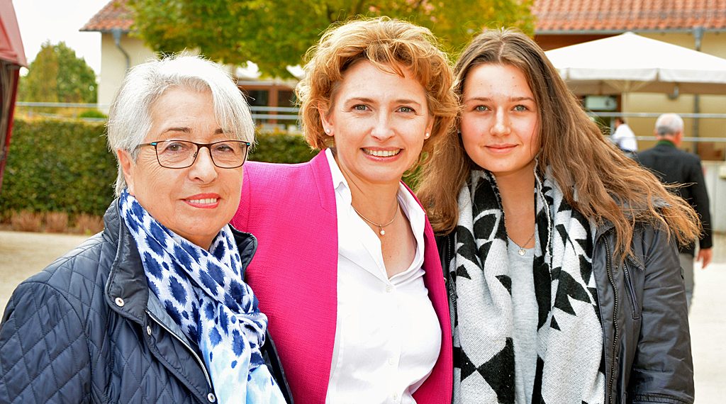 Nicola Beer (FDP), Sibylle Herbert (FDP) und Lisa Clar (JuLis Fulda). Foto: Jörg Klar