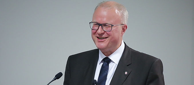 Finanzminister Dr. Thomas Schäfer