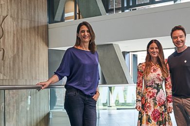 Strauss konsultiert die Virologin Prof. Dr. Melanie Brinkmann. Am Campus in Biebergemünd geben Henning und Kerstin Strauss einen Einblick in das Maßnahmenpaket des Unternehmens im Umgang mit der Pandemie. Foto: Strauss