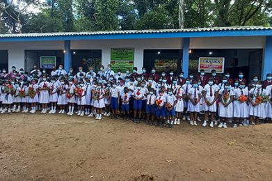 Das neue Schulgebäude der Badanagoda-School wurde feierlich eingeweiht, zur großen Freude der Kinder. Foto: privat