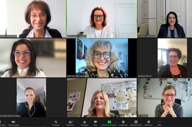 während des virtuellen Planungstreffens mit den Partnerinnen im Main-Kinzig-Kreis (oben von links):       Yvonne Sowronek, Karin Siepmann, Katja Streck von BerufsWege für Frauen und (Mitte von links): Grit Ciani Frauen- und Gleichstellungsbeauftragte des Main-Kinzig-Kreises, Irina Waschek BerufsWege für Frauen, Erste Kreisbeigeordnete Susanne Simmler und (unten von links):     Anuschka Petersen (Main-Kinzig-Kreis), Ruth Hohage (Beauftragte für Chancengleichheit am Arbeitsmarkt Agentur für Arbeit) und Ilona Frei (Industrie- und Handelskammer Hanau-Gelnhausen-Schlüchtern).
