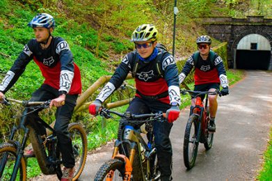 Tunnel: Die Fahrt durch den 1172 Meter langen Tunnel ist eines der Highlights des Milseburgradweges. Foto: TAG Die Rhöner