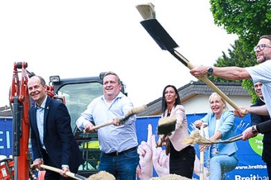 Winfried Ottmann, Albrecht Eitz, Matthias Pfeifer, Simone Roth, Kristina Sinemus, Michael Jungwirth, Tim Brauckmüller (verdeckt) und Thorsten Stolz (v.l.): Foto: Bensing & Reith