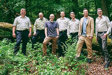 Revierförster Markus Hahn, Forstdirektor Peter Mann, Peter Tauber, Betriebsbereichsleiter Stefan Preutenborbeck, Funktionsbereichsleiter Naturschutz Matthias Pollmeier, Henning Strauss, Leitender Forstdirektor Christoph Goebel und Steffen Strauss. Fotos: Strauss