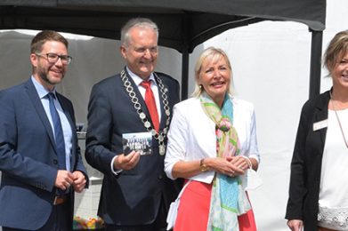 Landrat Thorsten Stolz bei der Messe-Eröffnung mit Bürgermeister Andreas Weiher, Staatsministerin Kristina Sinemus und Messe-Geschäftsführerin Ute Metzler.