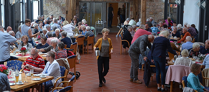 Impressionen vom diesjährigen „Tag der Eichenzeller Senioren“ in der Eichenzeller Kulturscheune. Foto: Udo Bauch