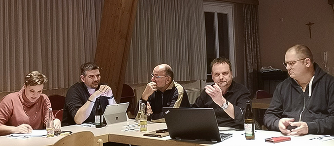 Die Eichenzeller Vereinsfunktionäre bei der letzten Sitzung der Eichenzeller Dorfgemeinschaft im Jahr 2022. Foto: Udo Bauch