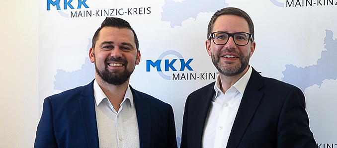 Landrat Thorsten Stolz (rechts) beglückwünschte den neuen Sinntaler Bürgermeister Thomas Henfling, der am 13. Januar sein Amt im Sinntaler Rathaus antreten wird. Foto: privat