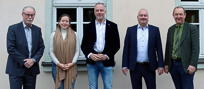 Franz Meyer, Ressortleiter Soziale Dienste/Gemeindecaritas, Julia-Isabell Henke, wissenschaftliche Mitarbeiterin des Wahlkreisbüros, den Landtagsabgeordneten Thomas Hering, Caritasdirektor Dr. Markus Juch und Vorstandsmitglied Ansgar Erb. Foto: A-K. Jehn