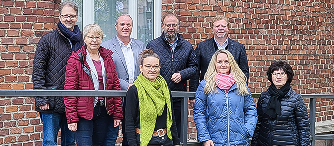 Die Vertreterinnen und Vertreter der Liga (hinten v.l.n.r.) Wolfram Latsch, AWO, Karola Günther, Parität, Dominique Vilmin, DiCV Fulda, Stefan Burkard, Tanner Diakonie, Christoph Schwab, DRK Fulda, (vorne v.l.n.r.) Susanne Roser, Kreisgruppensprecher*in Parität Fulda, Susanne Saradj, RCV Fulda und Anna Litvin, Jüdische Gemeinde. Es fehlen Stefan Bott, DRK Hünfeld und Pfarrer Lars Rilke, Diakonie Fulda. Foto: Liga Fulda