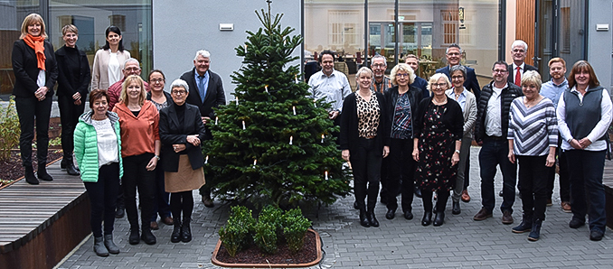 Kurz vor Weihnachten wurden in der Kreisverwaltung Mitarbeitende in den Ruhestand verabschiedet und Ehrungen für Dienstjubilare vorgenommen.