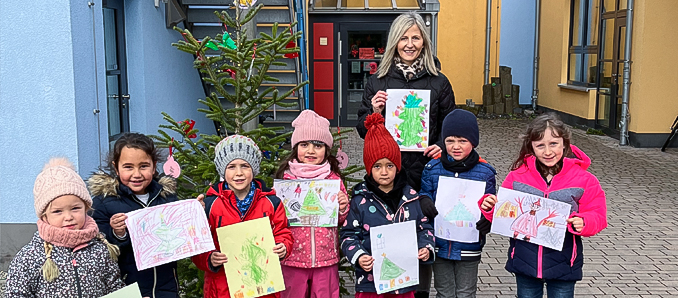 Überraschung für Patienten am Krankenhaus Eichhof, Lauterstrolche-Kinder malen Bilder für Erkrankte.