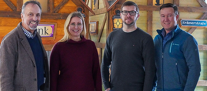 Wie die Erlebniswelt aussehen wird, lässt sich langsam erkennen. Sie freuen sich auf den Tag der Eröffnung (von links): Werner Bensing, Franziska Fiedler-Leipold, Thorsten Kalinowsky und Bürgermeister Matthias Möller. Foto: Stadt Schlüchtern