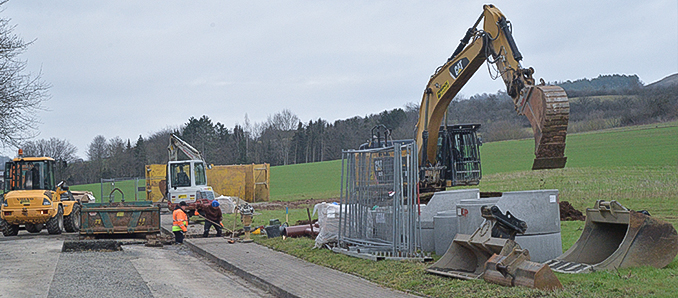 Voraussichtlich noch bis zum 19. Mai werden die Bauarbeiten in der Großenbacher Straße andauern. Dort wird die äußere Erschließung für ein Neubaugebiet hergestellt.