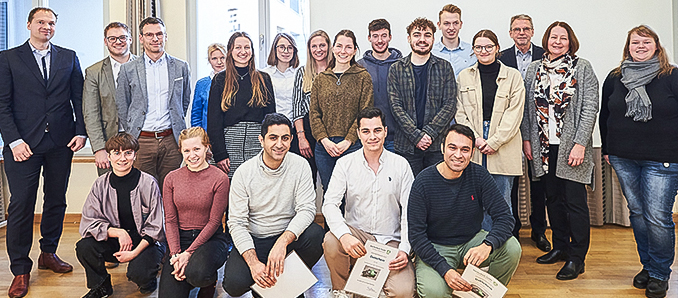Die Preisträgerinnen und Preisträger des diesjährigen Ideenwettbewerbs der Hochschule Fulda. Foto: Nicole Dietzel
