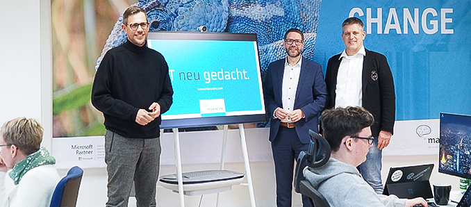 Landrat Thorsten Stolz besuchte die Maxworx GmbH in Bad Soden-Salmünster und tauschte sich mit den beiden Firmeninhabern Ralph und Holger Göbel (rechts) aus.