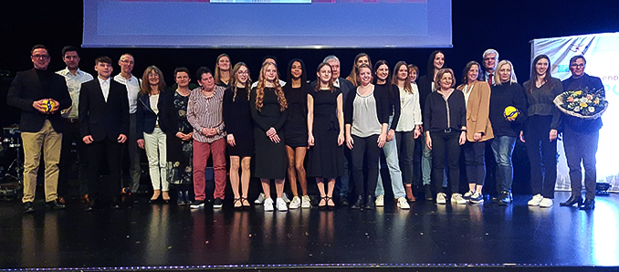 Die beim Abend des Sports geehrten Sportlerinnen und Sportler des Landkreises Hersfeld-Rotenburg.