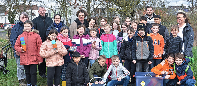 Erste Kreisbeigeordnete Susanne Simmler und Ronneburgs Bürgermeister Andreas Hofmann besuchten den 4. Jahrgang der Ronneburgschule am Fallbach.