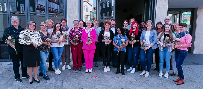 Die geehrten Mitarbeitenden aus der Kreisaltenpflege mit Landrat Torsten Warnecke. Foto: privat