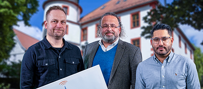 Smart City Eichenzell-Projektverantwortliche: v.l.: Nico Schleicher, Bürgermeister Johannes Rothmund und Christopher Müller
Foto: Gemeinde Eichenzell