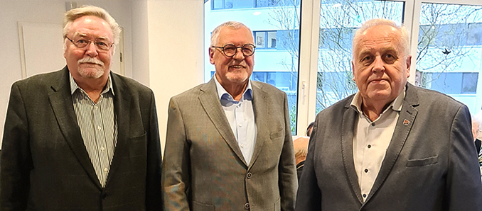 Bürgermeister a.D. Hans-Jürgen Schäfer, Landtagsabgeordneter a.D. Siegbert Ortmann und Kreistagsvorsitzender Dr. Hans Heuser (v.li.) Foto: Stoepler