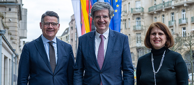 Ministerpräsident Boris Rhein empfängt den französischen Botschafter, S.E. François Marie Delattre, sowie Generalkonsulin Dr. Ilde Gorguet.
Bild: Hessische Staatskanzlei