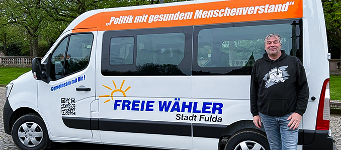 Der Vorsitzende der FREIE WÄHLER Stadtvereinigung Fulda Wilhelm Hartmann mit dem neuen Gefährt. Foto: privat