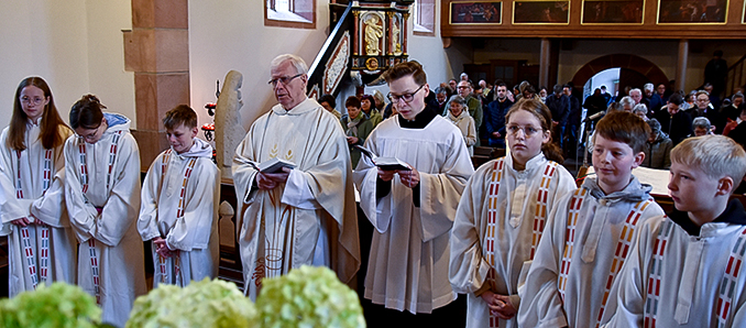 Mit einem Festgottesdienst am Ostermontag eröffnete Prof. Dr. Gerhard Stanke das Wallfahrtsjahr 2024 auf dem Gehilfersberg.