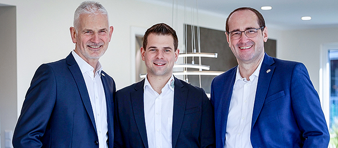 Martin und Daniel Rensch mit dem langjährigen Geschäftsführer Dirk Wolschke (v.l.) Foto: privat.