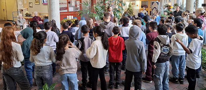 Schüler und Schülerinnen im Pflegestift