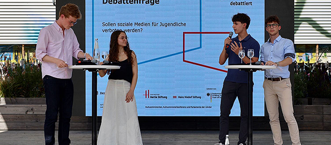 Jug debattehe1