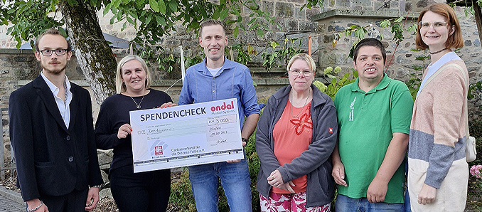 Vanessa Hohmann (zweite von links, Caritas) und Michael Weber (dritter von links, Ondal) sowie Alicia Mathes (rechts, Eingliederungshilfe Caritas) mit Mitarbeitenden der Caritas Eingliederungshilfe und Teilhabe, die teilweise auch bei Ondal im Einsatz sind. Foto: privat
